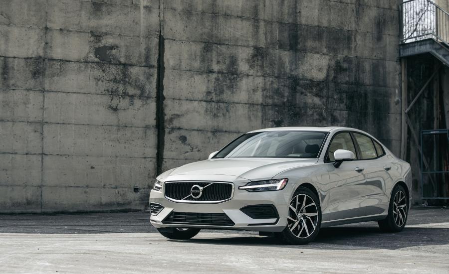  Volvo S60 T5 Momentum 2018 года  (NA) (фото 1 из 41)